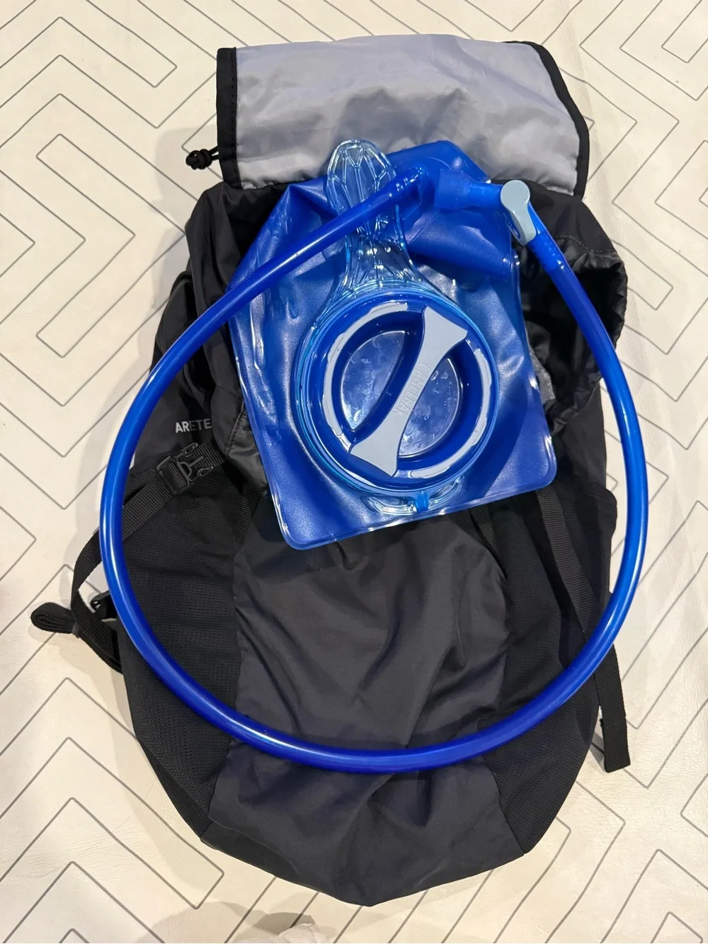 New CamelBak Black Arete 18L Hiking Hydration Backpack